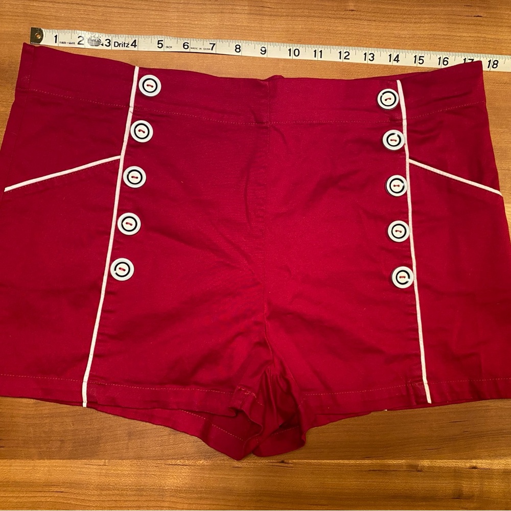 Stylish Retro Pinup Red Women's High-Waisted Shorts